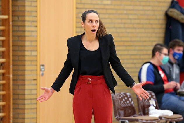 12.02.2021, xovx, Basketball Damen, DBBL, 1. Bundesliga, BC Pharmaserv Marburg - TSV 1880 Wasserburg Trainerin Sidney Parsons (TSV 1880 Wasserburg) enttaeuscht, enttaeuscht schauend, dissapointed Marburg Sporthalle Georg-Gaßmann-Stadion Hessen Deutschland (DE)