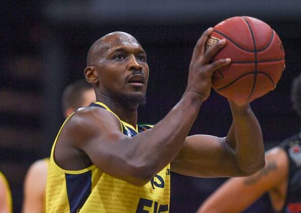 GER, Basketball, EWE Baskets Oldenburg vs JobStairs Giessen 46ers 12.02.2021, EWE Arena, Oldenburg, GER, easy Credit-BBL, EWE Baskets Oldenburg vs JobStairs Giessen 46ers, im Bild beim Freiwurf Rickey PAULDING (EWE Baskets Oldenburg 23 )