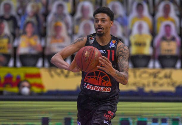 GER, Basketball, EWE Baskets Oldenburg vs JobStairs Giessen 46ers 12.02.2021, EWE Arena, Oldenburg, GER, easy Credit-BBL, EWE Baskets Oldenburg vs JobStairs Giessen 46ers, im Bild Diante GARRETT (Jobstairs Giessen 46ers 11 )