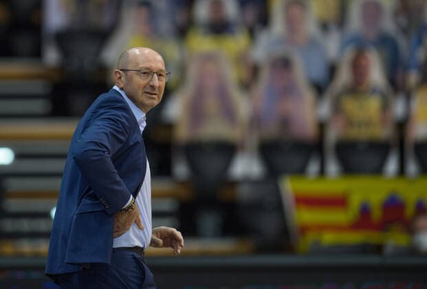 GER, Basketball, EWE Baskets Oldenburg vs JobStairs Giessen 46ers 12.02.2021, EWE Arena, Oldenburg, GER, easy Credit-BBL, EWE Baskets Oldenburg vs JobStairs Giessen 46ers, im Bild Mladen DRIJENCIC (EWE Baskets Oldenburg Headcoach Coach )
