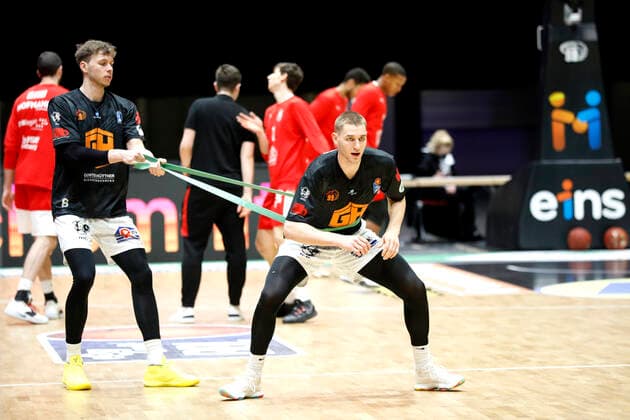 12.02.2021, easyCredit Basketball Bundesliga, BBL, Saison 2020 2021, Herren, Chemnitz Niners - Brose Bamberg Jan Niklas Wimberg, Niners Chemnitz, Jonas Richter, Niners Chemnitz Chemnitz Messe Chemnitz Sachsen Germany