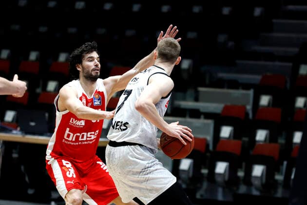12.02.2021, easyCredit Basketball Bundesliga, BBL, Saison 2020 2021, Herren, Chemnitz Niners - Brose Bamberg Jonas Richter, Niners Chemnitz, David Kravish, Brose Bamberg Chemnitz Messe Chemnitz Sachsen Germany