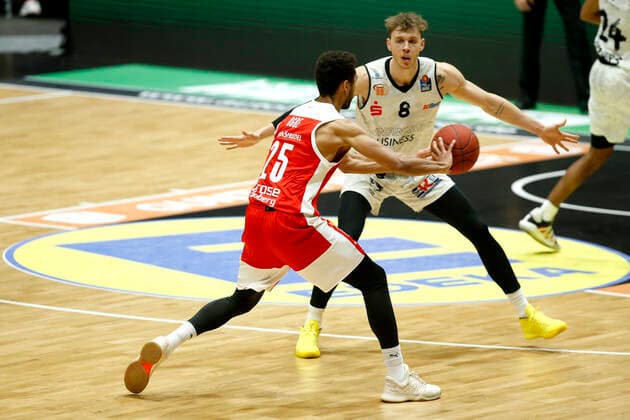 12.02.2021, easyCredit Basketball Bundesliga, BBL, Saison 2020 2021, Herren, Chemnitz Niners - Brose Bamberg Kenneth Ogbe, Brose Bamberg Chemnitz Messe Chemnitz Sachsen Germany
