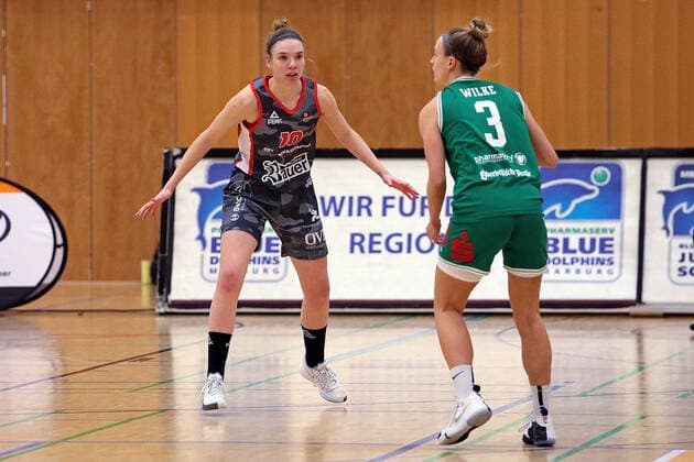 12.02.2021, xovx, Basketball Damen, DBBL, 1. Bundesliga, BC Pharmaserv Marburg - TSV 1880 Wasserburg v.l. Elisa Hebecker (TSV 1880 Wasserburg), Alexandra Wilke (BC Pharmaserv Marburg) Marburg Sporthalle Georg-Gaßmann-Stadion Hessen Deutschland (DE)