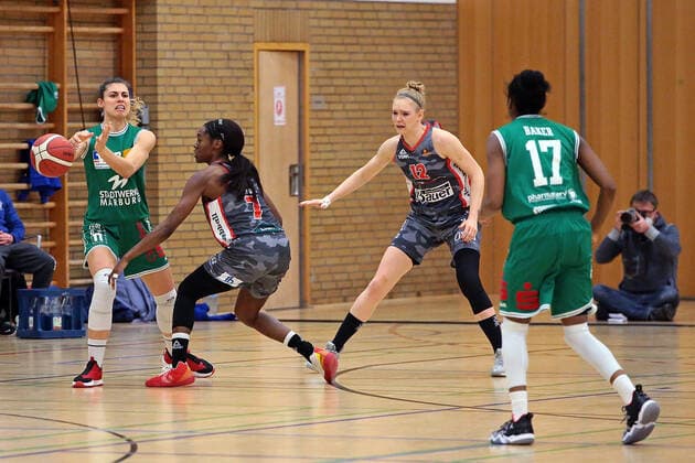 12.02.2021, xovx, Basketball Damen, DBBL, 1. Bundesliga, BC Pharmaserv Marburg - TSV 1880 Wasserburg v.l. Theresa Simon (BC Pharmaserv Marburg), Morgan Pullins (TSV 1880 Wasserburg), Laura Hebecker (TSV 1880 Wasserburg), Tonisha Baker (BC Pharmaserv Marburg) Marburg Sporthalle Georg-Gaßmann-Stadion Hessen Deutschland (DE)
