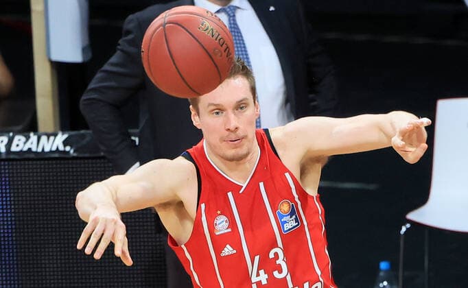 12.02.2021, BBL, FC Bayern Basketball vs Fraport Skyliners, Audi Dome Muenchen Basketball, im Bild: Leon Radosevic (FCB Basketball)