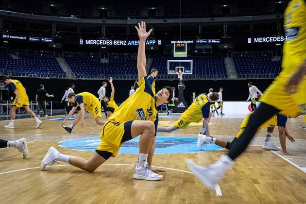 Basketball Berlin12..02.2021 Saison 2020 2021 BBL 1. Bundesliga easyCredit-BBL Alba Berlin - medi Bayreuth Simone Fontecchio (Alba Berlin, No.20) warmup