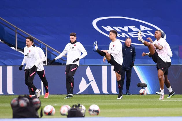 ECHAUFFEMENT - 05 MARQUINHOS (PSG) - 23 JULIAN DRAXLER (PSG) - 04 THILO KEHRER (PSG) - 03 PRESNEL KIMPEMBE (PSG) FOOTBALL : Paris SG vs Nice - Ligue 1 Uber Eats - 13 02 2021 FEP Panoramic 