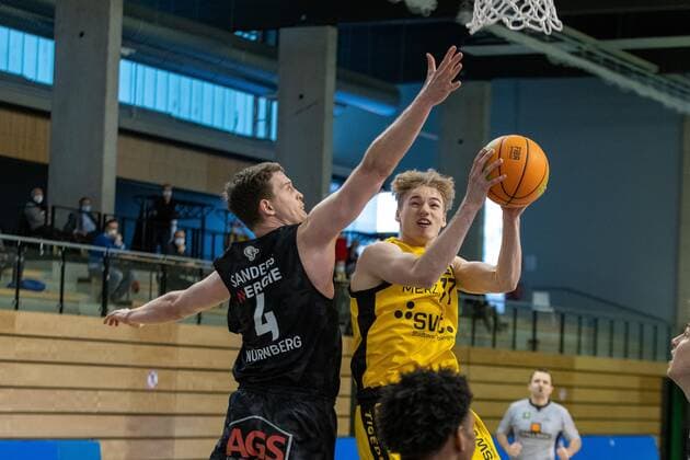 Moritz Sanders (Nürnberg Falcons, 4) Timo Lanmüller (Tigers Tübingen, 77)¨¨¨Tigers Tübingen vs. Nürnberg Falcons, 2. Basketball, Bundesliga, Pro A, Barmer 2 Basketball, Spieltag 21, Spielzeit 2020 2021, 13.02.2021, ¨¨ Tigers Tübingen - Nürnberg Falcons, Basketball, 2. Bundesliga, Barmer 2 Basketball, Spieltag 21, Spielzeit 2020 2021, 13.02.2021 Rottenburg am Neckar Copyright: xNinaxSander xEibnerxPressefotoxIx EP_NSR