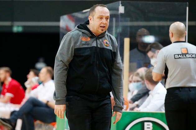 Leverkusen, Deutschland 13. Februar 2021: 2. BBL Pro A - 2020 2021 - Bayer Giants Leverkusen vs. Wiha Panthers Schwenningen Trainer Alen Velic (Wiha Panthers) Ostermann-Arena Nordrhein Westfalen Copyright: xFotostandx xvanxderxVeldenx