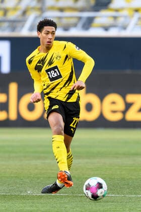 BV Borussia Dortmund vs. TSG 1899 Hoffenheim - 1. Bundesliga Dortmund, Deutschland, 13.02.2021: Jude Bellingham (Borussia Dortmund) in aktion, am Ball, Einzelaktion bei dem Spiel der 1. Bundesliga zwischen BV Borussia Dortmund und TSG 1899 Hoffenheim im Signal Iduna Park am 13. Februar 2021 in Dortmund. (Foto von Alex Gottschalk POOL) via Norbert Schmidt DFB DFL REGULATIONS PROHIBIT ANY USE OF PHOTOGRAPHS AS IMAGE SEQUENCES AND OR QUASI-VIDEO. Dortmund Signal Iduna Park North Rhine-Westphalia Deutschland *** BV Borussia Dortmund vs TSG 1899 Hoffenheim 1 Bundesliga Dortmund, Germany, 13 02 2021 Jude Bellingham Borussia Dortmund in action, on the ball, Individual action during the 1 Bundesliga match between BV Borussia Dortmund and TSG 1899 Hoffenheim at Signal Iduna Park on 13 February 2021 in Dortmund, Germany Photo by Alex Gottschalk POOL via Norbert Schmidt DFB DFL REGULATES PROHIBIT ANY USE OF PHOTOGRAPHS AS IMAGE SEQUENCES AND OR QUASI VIDEO Dortmund Signal Iduna Park North Rhine Westphalia Germany Poolfoto Alex Gottschalk POOL ,EDITORIAL USE ONLY