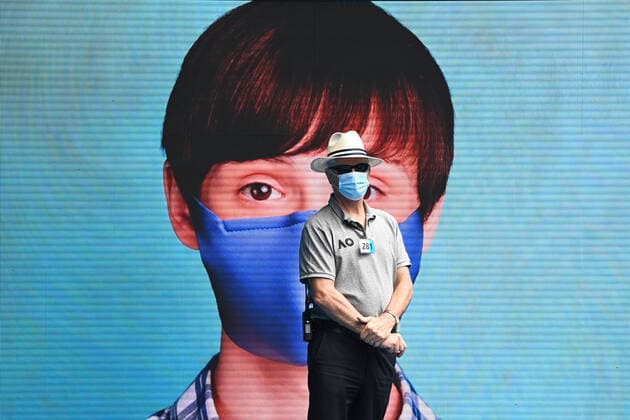 TENNIS AUSTRALIAN OPEN, A game official is seen masked up during the fourth Round Women s singles match between Naomi Osaka of Japan and Garbine Muguruza of Spain on Day 7 of the Australian Open at Melbourne Park in Melbourne, Sunday, February 14, 2021. ( NO ARCHIVING, EDITORIAL USE ONLY, NO USE IN BOOKS WITHOUT CONSENT MELBOURNE VIC AUSTRALIA  Copyright: xDAVExHUNTx 20210214001520471706