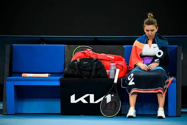 TENNIS AUSTRALIAN OPEN, Simona Halep of Romania reacts during her fourth Round Women s singles match against Iga Swiatek of Poland on Day 7 of the Australian Open at Melbourne Park in Melbourne, Sunday, February 14, 2021. ( NO ARCHIVING, EDITORIAL USE ONLY, NO USE IN BOOKS WITHOUT CONSENT MELBOURNE VIC AUSTRALIA  Copyright: xDEANxLEWINSx 20210214001520503393