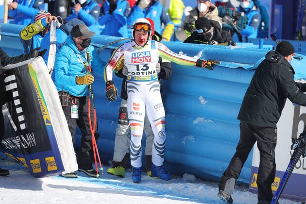 Bilder des Jahres 2021, Sport 02 Februar Sport Themen der Woche KW06 Sport Bilder des Tages ALPINE SKIING - FIS World Ski Championships Cortina D Ampezzo CORTINA D AMPEZZO,ITALY,14.FEB.21 - ALPINE SKIING - FIS Alpine World Ski Championships, downhill, men. Image shows Romed Baumann (GER). keywords: blood, injury. GEPAxpictures xThomasxBachun