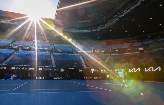 (210214) -- MELBOURNE, Feb. 14, 2021 -- Grigor Dimitrov competes during the men s singles 4th round match between Dominic Thiem of Austria and Grigor Dimitrov of Bulgaria at the Australian Open 2021 tennis tournament in Melbourne Park, Melbourne, Australia, on Feb. 14, 2021 ) (SP)AUSTRALIA-MELBOURNE-TENNIS-AUSTRALIAN OPEN-DAY 7 BaixXuefei 