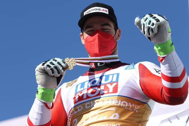 Bilder des Jahres 2021, Sport 02 Februar Sport Themen der Woche KW06 Sport Bilder des Tages ALPINE SKIING - FIS World Ski Championships Cortina D Ampezzo CORTINA D AMPEZZO,ITALY,14.FEB.21 - ALPINE SKIING - FIS Alpine World Ski Championships, downhill, men, award ceremony. Image shows the rejoicing of Vincent Kriechmayr (AUT). keywords: medal. GEPAxpictures xHaraldxSteiner