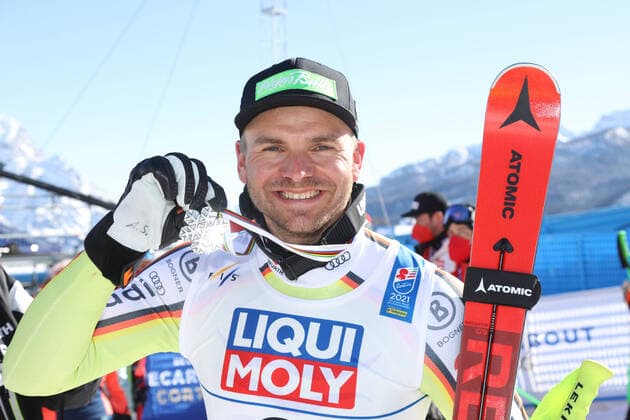Bilder des Jahres 2021, Sport 02 Februar Sport Themen der Woche KW06 Sport Bilder des Tages ALPINE SKIING - FIS World Ski Championships Cortina D Ampezzo CORTINA D AMPEZZO,ITALY,14.FEB.21 - ALPINE SKIING - FIS Alpine World Ski Championships, downhill, men, award ceremony. Image shows the rejoicing of Andreas Sander (GER). GEPAxpictures xHaraldxSteiner