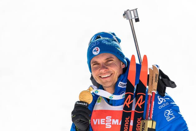 210214 Emilien Jacquelin of France (gold) celebrates as he poses for a picture after the Men s 12,5 km Pursuit during the IBU Biathlon World Championships on February 14, 2021 in Pokljuka. Photo: Joel Marklund BILDBYRAN kod JM JM0074 bbeng skidskytte biathlon skiskyting skidskytte-vm vm ibu world championships biathlon world championships pursuit jaktstart frankrike jubel Copyright: JOELxMARKLUND BB210214JM085