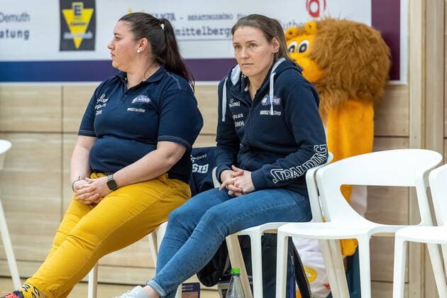 Sandra Rosanke (Head Coach, GISA Lions SV Halle) und Rachael Vanderwal (Co-Trainerin, GISA Lions SV Halle) GISA Lions SV Halle vs. TSV 1880 Wasserburg Basketball - 1. Bundesliga - ERDGAS Sportarena Halle (Saale) 14.02.2021 Foto: Holger John Sachsen-Anhalt Deutschland ERDGAS Sportarena Halle Saale