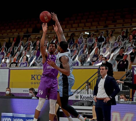 GSD zje123 Saison 2020 21 Easy credit Basketball Bundesliga BG Göttingen - Hakro Merlins Crailsheim Göttingens Aubrey Dawkins (am Ball) gegen Crailsheims Haywood Highsmith