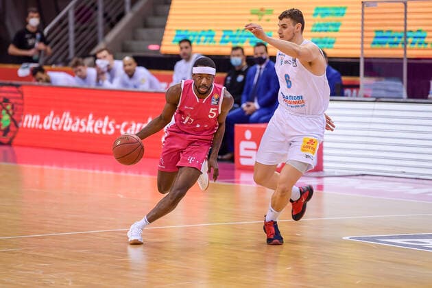 easyCredit BBL, Telekom Baskets Bonn vs. Syntainics MBC, 14.02.2021 Josh Hagins (Telekom Baskets Bonn 5), easyCredit BBL, Telekom Baskets Bonn vs. Syntainics MBC am 14.02.2021 im Telekom Dome Bonn, Bonn (Nordrhein-Westfalen) Copyright: xBEAUTIFULxSPORTS Mueller-Laschetx