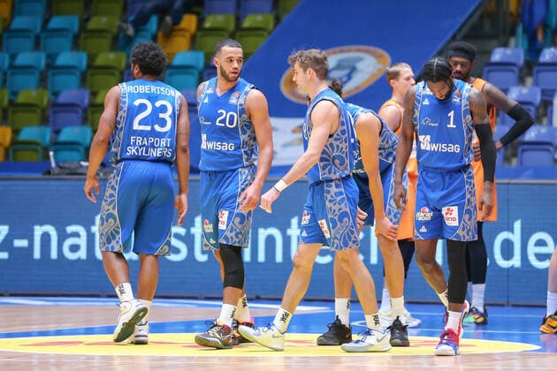 Basketball Bundesliga,Fraport Skyliners - ratiopharm Ulm,2021.02.14,GER, im die Spieler von Fraport Skyliners, ,Eibner-Pressefoto Uli Scherbaum Fraport Skyliners - ratiopharm Ulm Frankfurt Copyright: xEibner-Pressefoto UlrichxScherbax EP_usm