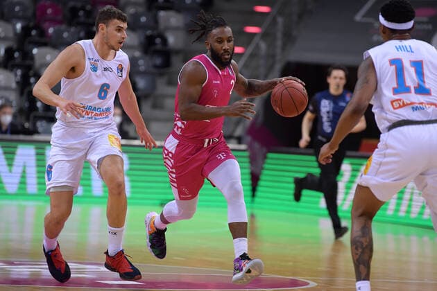 easyCredit BBL, Telekom Baskets Bonn vs. Syntainics MBC, 14.02.2021 Marko Krstanovic (Syntainics MBC 6), Xavier Pollard (Telekom Baskets Bonn 2), easyCredit BBL, Telekom Baskets Bonn vs. Syntainics MBC am 14.02.2021 im Telekom Dome Bonn, Bonn (Nordrhein-Westfalen) Copyright: xBEAUTIFULxSPORTS Mueller-Laschetx