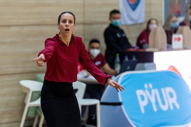 Sidney Marie Parsons (Head-Coach, Wasserburg) gibt Anweisungen GISA Lions SV Halle vs. TSV 1880 Wasserburg Basketball - 1. Bundesliga - ERDGAS Sportarena Halle (Saale) 14.02.2021 Foto: Holger John Sachsen-Anhalt Deutschland ERDGAS Sportarena Halle Saale