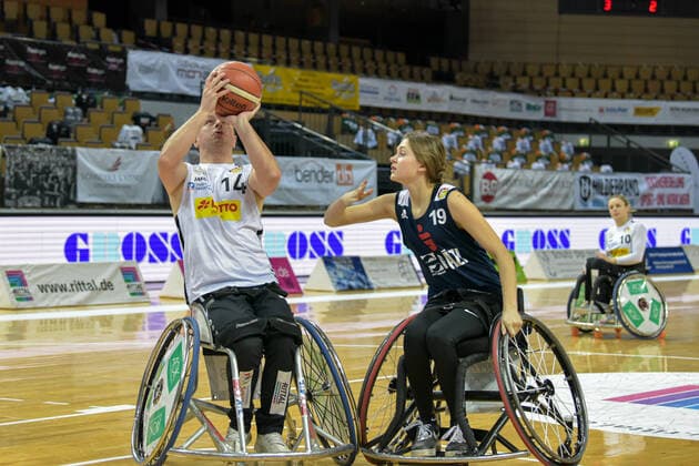 RBBL; RSV Lahn-Dill - BBC Muensterland, 14.02.21 Mark Beissert ( 14 RSV Lahn-Dill), Tuva Reinshagen ( 19 BBC Muensterland) Rittal Arena, Wetzlar, 14.02.21 Copyright: xBEAUTIFULxSPORTS Roeczeyx