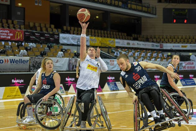 RBBL; RSV Lahn-Dill - BBC Muensterland, 14.02.21 Dominik Mohsler ( 4 RSV Lahn-Dill), Marco Hoffmann ( 30 BBC Muensterland), Anna-Lena Hennig ( 7 BBC Muensterland), Steve Serio ( 11 RSV Lahn-Dill) Rittal Arena, Wetzlar, 14.02.21 Copyright: xBEAUTIFULxSPORTS Roeczeyx