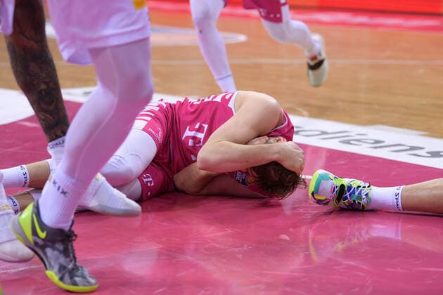 easyCredit BBL, Telekom Baskets Bonn vs. Syntainics MBC, 14.02.2021 Kilian Binapfl (Telekom Baskets Bonn 12), easyCredit BBL, Telekom Baskets Bonn vs. Syntainics MBC am 14.02.2021 im Telekom Dome Bonn, Bonn (Nordrhein-Westfalen) Copyright: xBEAUTIFULxSPORTS Mueller-Laschetx