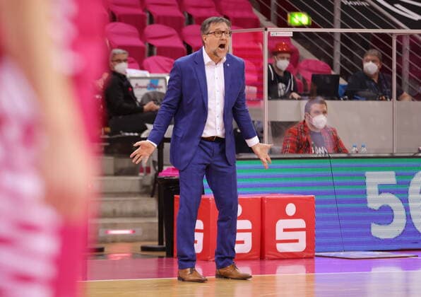 Telekom Baskets Bonn vs. Trainer Silvano Poropat Syntainics MBC easyCredit BBL 1. Bundesliga , Saison 2020 2021 , 19. Spieltag