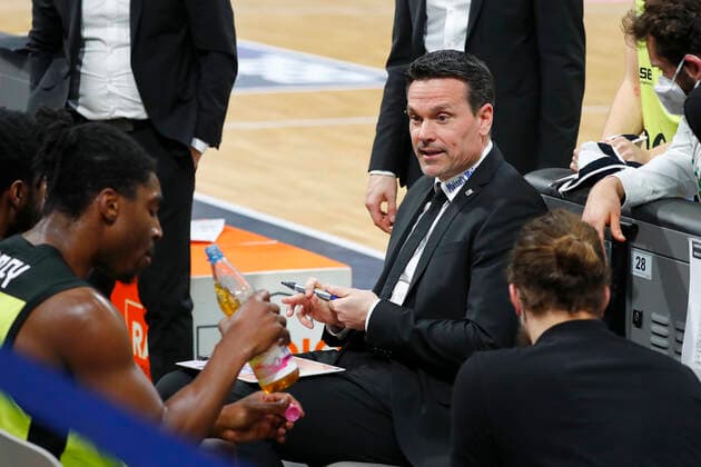 19. Spieltag der easyCredit BBL Basketball Bundesliga in der Oberfrankenhalle in Bayreuth Bayern Deutschland Saison 2020-2021 Medi Bayreuth gegen EWE Baskets Oldenburg Raoul Korner (Medi Bayreuth) Trainer