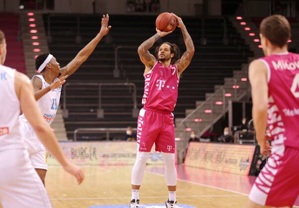 Chris Babb Telekom Baskets Bonn vs. Syntainics MBC easyCredit BBL 1. Bundesliga , Saison 2020 2021 , 19. Spieltag