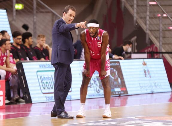 Trainer Will Voigt, Josh Hagins Telekom Baskets Bonn vs. Syntainics MBC easyCredit BBL 1. Bundesliga , Saison 2020 2021 , 19. Spieltag