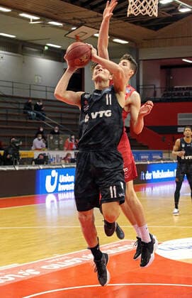 14.02.2021, xovx, Basketball BBL, JobStairs Gießen 46ers - Hamburg Towers v.l. Maik Kotsar (Hamburg Towers), Alen Pjanic (Gießen 46ers) Gießen Sporthalle Gießen-Ost Hessen Deutschland (DE)