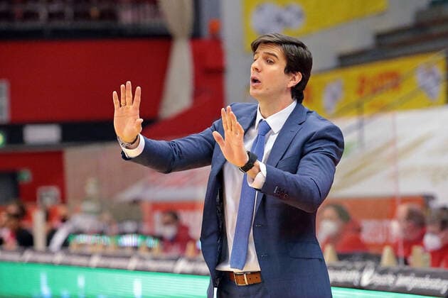 14.02.2021, xovx, Basketball BBL, JobStairs Gießen 46ers - Hamburg Towers Head Coach Pedro Calles (Hamburg Towers) Gießen Sporthalle Gießen-Ost Hessen Deutschland (DE)
