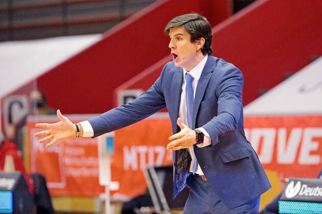 14.02.2021, xovx, Basketball BBL, JobStairs Gießen 46ers - Hamburg Towers Head Coach Pedro Calles (Hamburg Towers) Gießen Sporthalle Gießen-Ost Hessen Deutschland (DE)