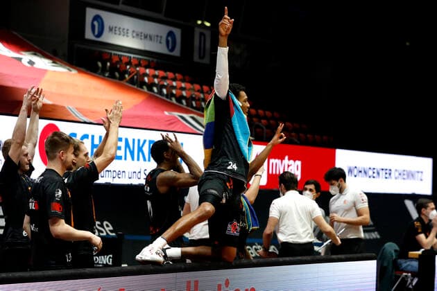 14.02.2021, easyCredit Basketball Bundesliga, BBL, Saison 2020 2021, Herren, Chemnitz Niners - FC Bayern München Basketball George King, Niners Chemnitz beim Jubel Chemnitz Messe Chemnitz Sachsen Germany