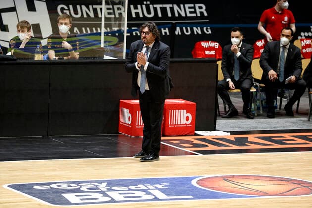 14.02.2021, easyCredit Basketball Bundesliga, BBL, Saison 2020 2021, Herren, Chemnitz Niners - FC Bayern München Basketball Andrea Trinchieri (Headcoach), FC Bayern Basketball Chemnitz Messe Chemnitz Sachsen Germany