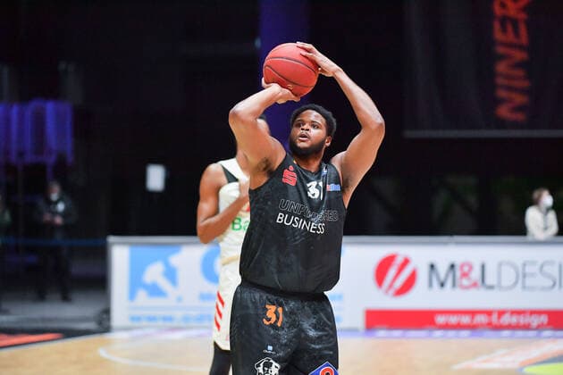 Chemnitz, Deutschland 14. Februar 2021: BBL - 2020 2021 - Niners Chemnitz vs. FC Bayern Muenchen Freiwurf Joseph Lawson III (Chemnitz), Copyright: xFotostandx xDostmannx