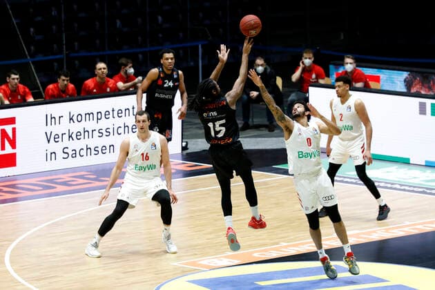 14.02.2021, easyCredit Basketball Bundesliga, BBL, Saison 2020 2021, Herren, Chemnitz Niners - FC Bayern München Basketball Marcus Thornton, Niners Chemnitz, John Gillon, Niners Chemnitz Chemnitz Messe Chemnitz Sachsen Germany