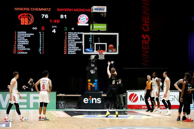 14.02.2021, easyCredit Basketball Bundesliga, BBL, Saison 2020 2021, Herren, Chemnitz Niners - FC Bayern München Basketball Jan Niklas Wimberg, Niners Chemnitz beim Freiwurf Chemnitz Messe Chemnitz Sachsen Germany