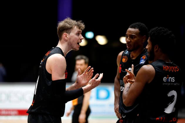 14.02.2021, easyCredit Basketball Bundesliga, BBL, Saison 2020 2021, Herren, Chemnitz Niners - FC Bayern München Basketball Jan Niklas Wimberg, Niners Chemnitz, Terrell Harris, Niners Chemnitz, Isiaha Mike, Niners Chemnitz Chemnitz Messe Chemnitz Sachsen Germany