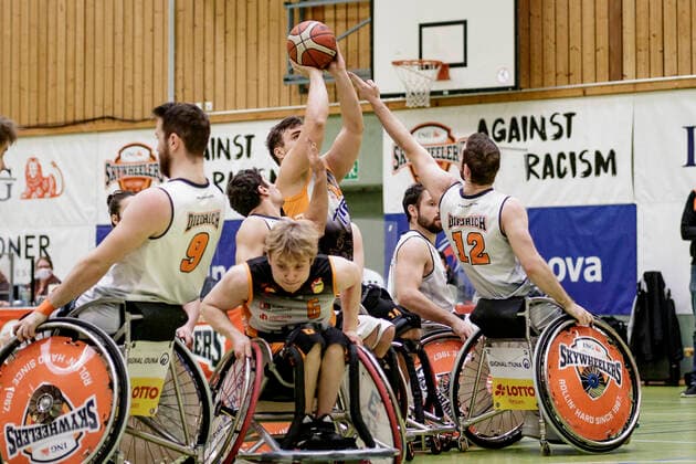 1. RBBL, ING Skywheelers Frankfurt vs. Hannover United, Frankfurt, Skywheelers Dome Frankfurt, 14.2.2021 Matthias Güntner (Hannover United) & Tim Dietrich (ING Skywheelers Frankfurt), ING Skywheelers Frankfurt vs. Hannover United, Frankfurt, Skywheelers Dome Frankfurt, 14.2.2021 Copyright: xBEAUTIFULxSPORTS P.xGawlickx