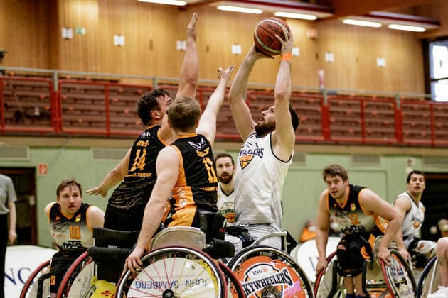 1. RBBL, ING Skywheelers Frankfurt vs. Hannover United, Frankfurt, Skywheelers Dome Frankfurt, 14.2.2021 Sven Dietrich (ING Skywheelers Frankfurt) & Matthias Güntner (Hannover United) & Jan Sadler (Hannover United), ING Skywheelers Frankfurt vs. Hannover United, Frankfurt, Skywheelers Dome Frankfurt, 14.2.2021 Copyright: xBEAUTIFULxSPORTS P.xGawlickx