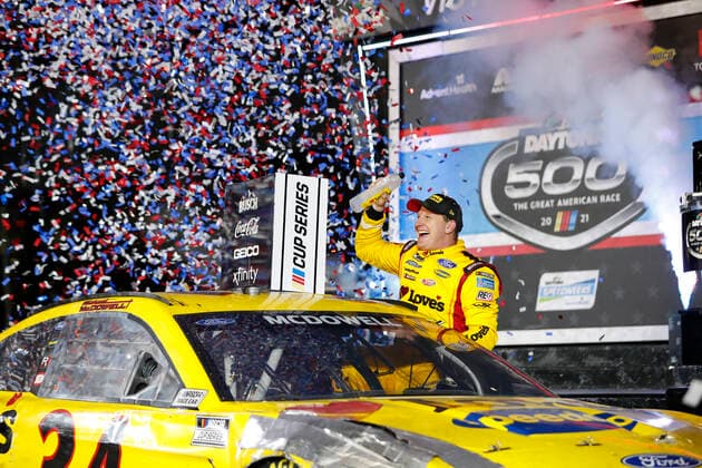 Bilder des Jahres 2021, Sport 02 Februar Sport Themen der Woche KW06 Sport Bilder des Tages February 15, 2021, Daytona Beach, Florida, USA: Michael McDowell (34) wins the Daytona 500 at Daytona International Speedway in Daytona Beach, Florida. Daytona Beach USA - ZUMAa161 20210215_zaa_a161_003 Copyright: xStephenxA.xArcex