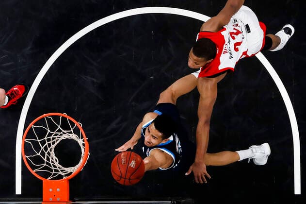 links Maodo Lo (Alba Berlin, 00) rechts Devon Hall (Brose Bamberg, 22) Brose Bamberg - Alba Berlin - easyCredit-BBL - Basketball Bundesliga - Basketball Saison 2020 21 - 19. Spieltag, 14.02.2021 Bamberg, Brose Arena ASV-Autoren-Nummer: 4026335 Copyright: DanielxLöb