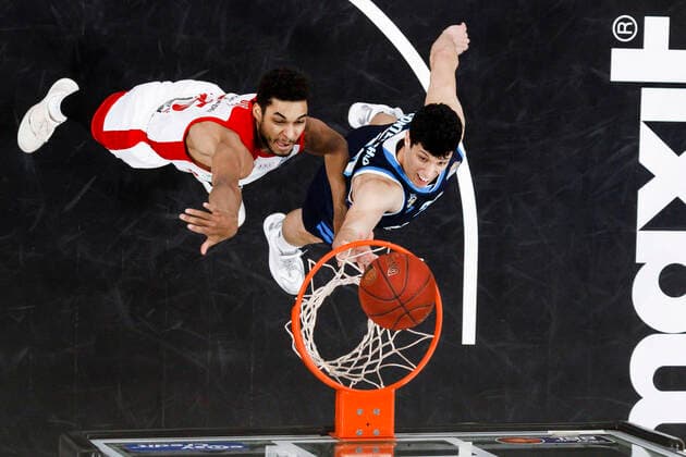 Sport Bilder des Tages links Kenneth Ogbe (Brose Bamberg, 25) rechts Simone Fontecchio (Alba Berlin, 20) Brose Bamberg - Alba Berlin - easyCredit-BBL - Basketball Bundesliga - Basketball Saison 2020 21 - 19. Spieltag, 14.02.2021 Bamberg, Brose Arena ASV-Autoren-Nummer: 4026335 Copyright: DanielxLöb