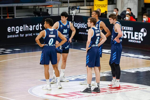 von links nach rechts: Maodo Lo (Alba Berlin, 00) Simone Fontecchio (Alba Berlin, 20) Malte Delow (Alba Berlin, 06) Louis Olinde (Alba Berlin, 19) Tim Schneider (Alba Berlin, 10) Brose Bamberg - Alba Berlin - easyCredit-BBL - Basketball Bundesliga - Basketball Saison 2020 21 - 19. Spieltag, 14.02.2021 Bamberg, Brose Arena ASV-Autoren-Nummer: 4026335 Copyright: DanielxLöb